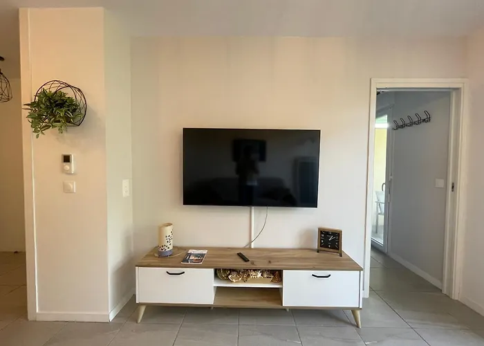 T2 Proche Plages Et Commerces Avec Terrasse A Vieux-boucau - Fr-1-239-1072 *