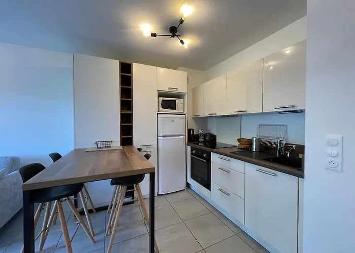 T2 Proche Plages Et Commerces Avec Terrasse A Vieux-boucau - Fr-1-239-1072