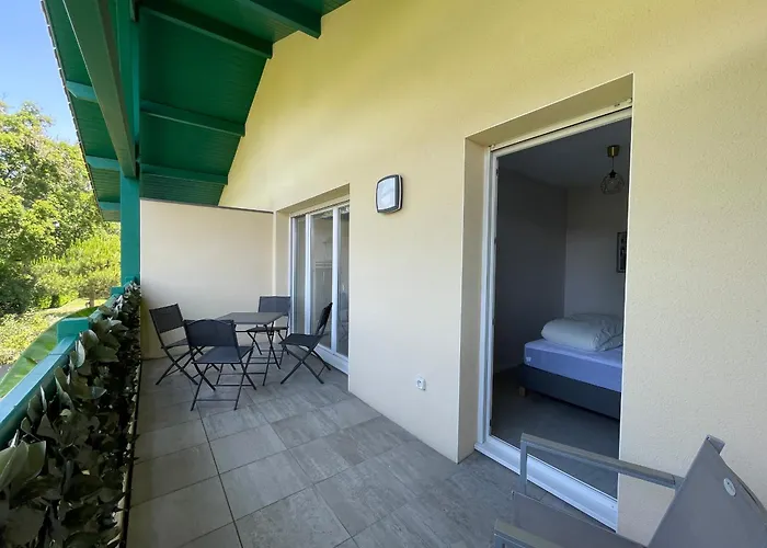 T2 Proche Plages Et Commerces Avec Terrasse A Vieux-boucau - Fr-1-239-1072