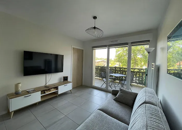 T2 Proche Plages Et Commerces Avec Terrasse A Vieux-boucau - Fr-1-239-1072 *