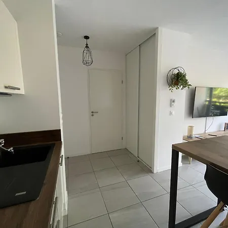 T2 Proche Plages Et Commerces Avec Terrasse A Vieux-boucau - Fr-1-239-1072 *